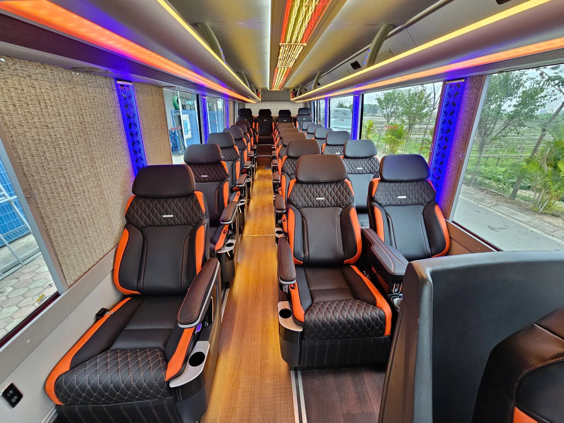 hanoi-halong-bay-ninh-binh-22-seater-limosine-bus-3-1920x1440