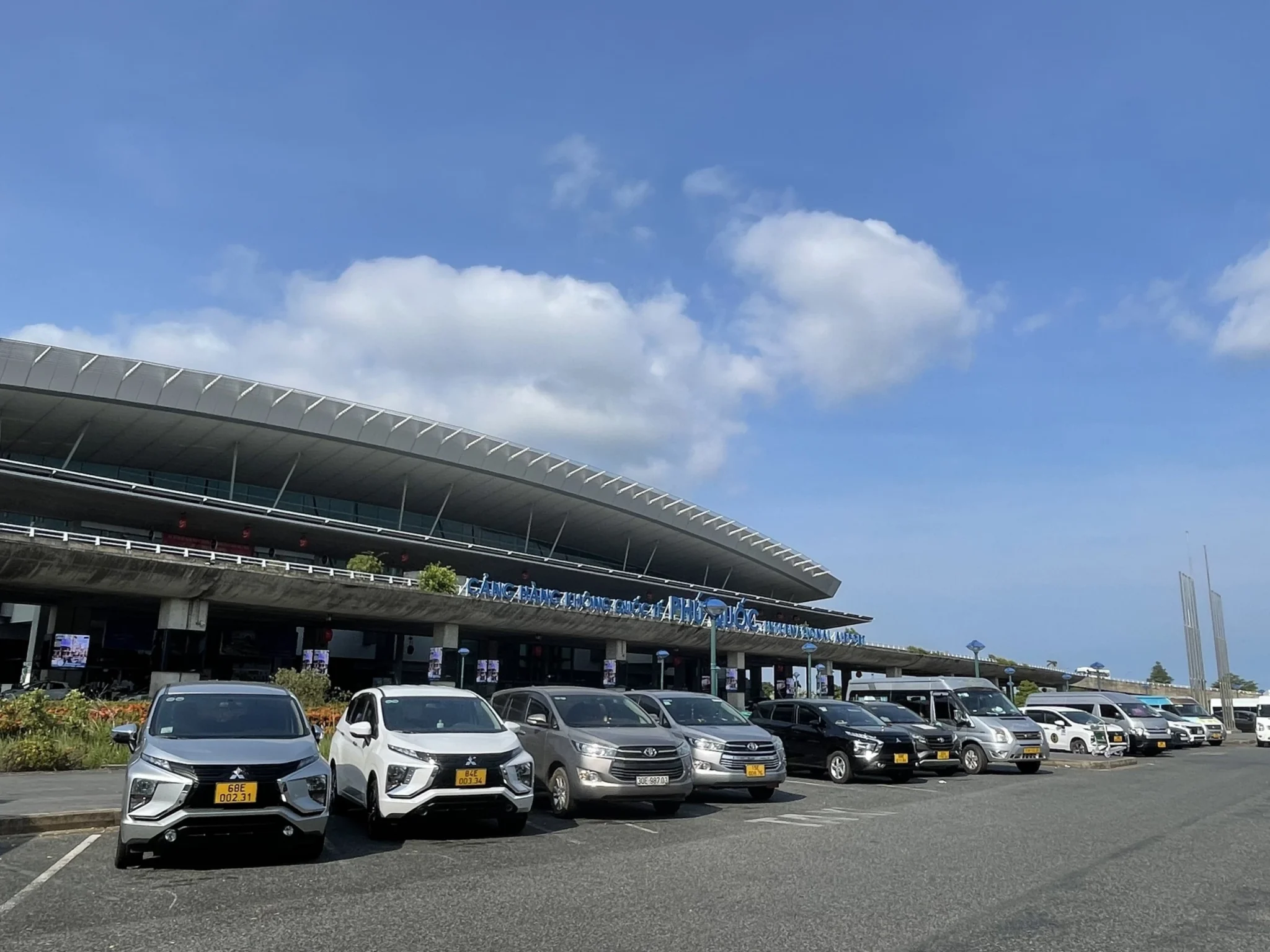 vietnam-car-rental-service-18-2048x1536