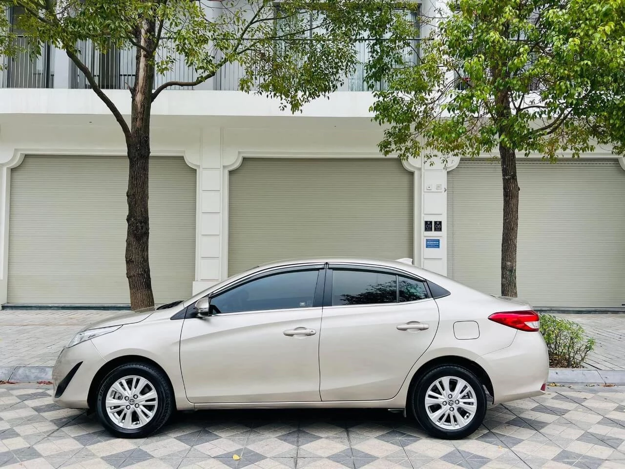 vietnam-car-rental-service-2-1